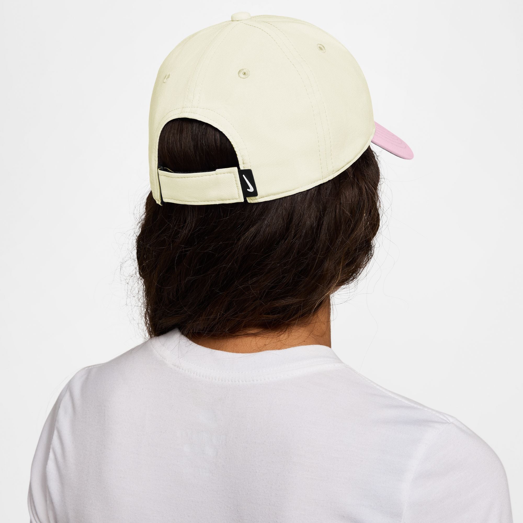 Nike Dri-FIT Club Structured Swoosh Cap in Sail/Pink Foam/Pink Foam